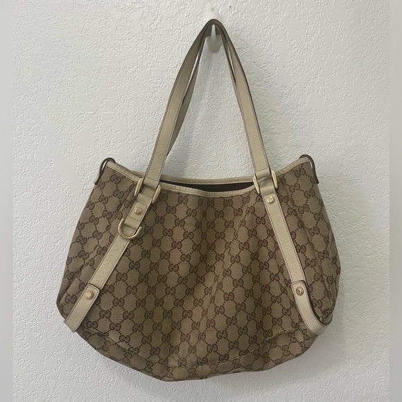 Gucci Handbag from 2006 *some flaws*